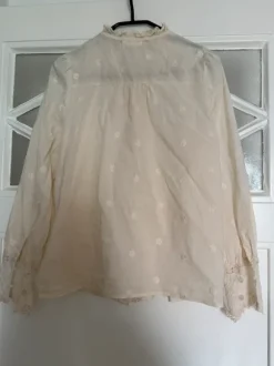 Bluse mit gerüschtem Kragen