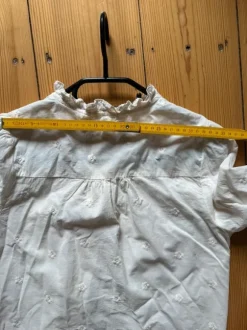 Bluse mit gerüschtem Kragen