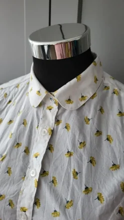 Bluse weiß Blumen Bubikragen 34 XS KEW 159