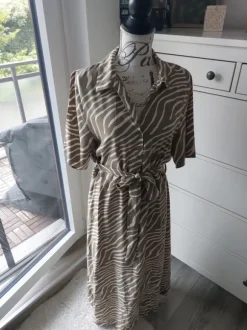 Blusenkleid