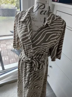 Blusenkleid