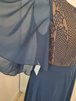 Bodenlanges sehr bequemes Abendkleid