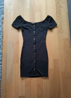 Bodycon Kleid mit Knöpfen