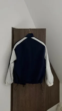 Bomberjacke Stradivarius Windjacke Vintage blau weiß