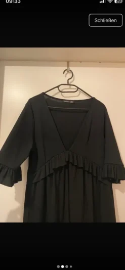 Boohoo Schwarzes Kleid V-Ausschnitt Gr. 40