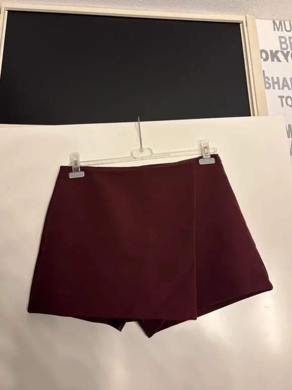 Bordeaux short