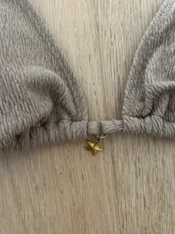 Brauner Bikini SHEIN Größe M – goldene Seesterne, strukturierter Stoff – guter Zustand