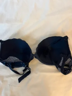 75C Wunderschöner Push-up BH mit Spitze von New Yorker in dunkelblau mit Punkten