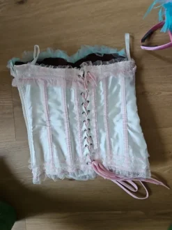 Candy Korsage mit Hut