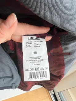 Cooler schmaler Anzug von Cinque