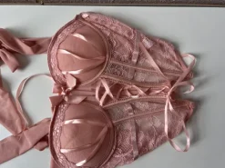 Corset-Top in Altrosa mit Spitze або Romantisches Spitzenkorsett.