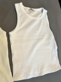 Crop tops - white & pastel green