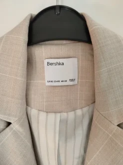 Cropped Blazer beige kariert Bershka XS
