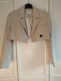 Cropped Blazer beige kariert Bershka XS