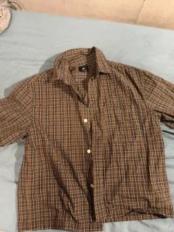 Cropped shirt