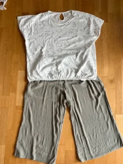 Culotte und schönes T-Shirt
