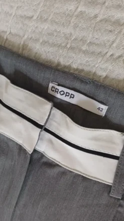 Damenhose mit weitem Bein, Größe 42