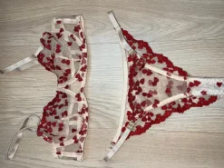 Dessous mit Herzen