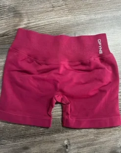Dfyne Impact shorts leggings berry
