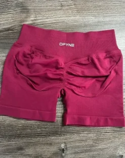 Dfyne Impact shorts leggings berry
