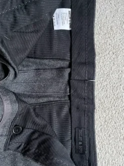 Die Wollhose mit Bügelfalte