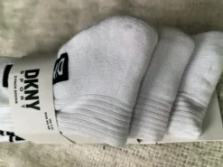 DKNY Weiße Crew Socken mit Logo Herren Socken Sport Socken Gr 40-45 3er Packung Neu