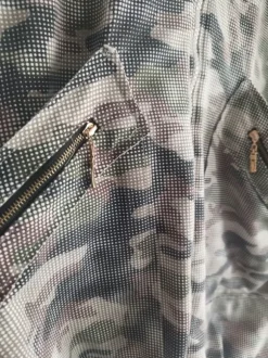 Dünne Jacke in Camouflage Optik