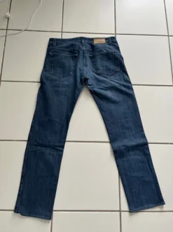 Dunkelblaue Hugo Boss Männerjeans
