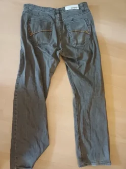 Dunkelbraune Hose
