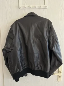 dunkelbraune Lederjacke von Urban Outfitters