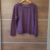 Dunkellilaner Pullover