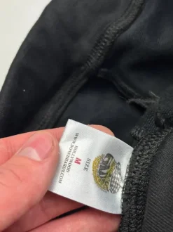 Ed Hardy Trainingsanzug im Y2K-Stil mit einem 