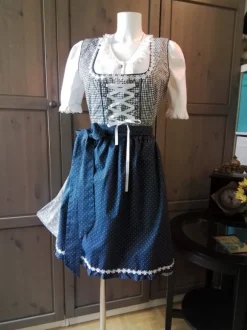 Ein süßes Kleid für meine Wally ?