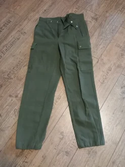 Eine alte Polizei Hose in gröse m
