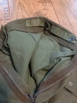 Eine alte Polizei Hose in gröse m
