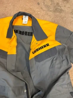 Einen Overall von Liebherr