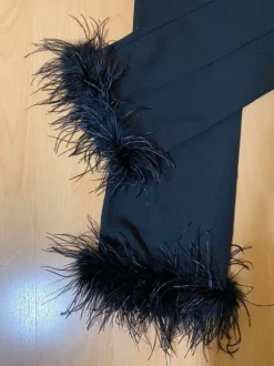 Elegante Hose unten gefiedert