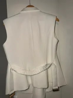 Elegante weiße Weste von MOTF