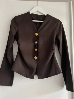 Elegantes braunes Oberteil/Cardigan mit goldenen Knöpfen
