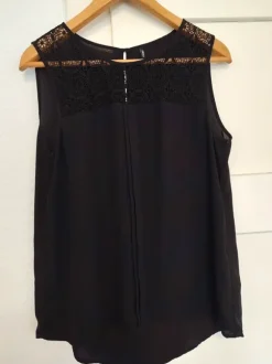 Elegantes Top mit Spitze