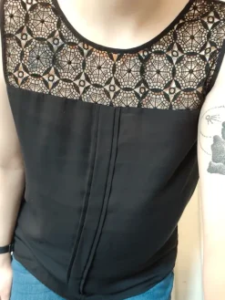 Elegantes Top mit Spitze