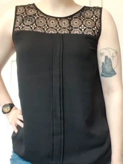 Elegantes Top mit Spitze