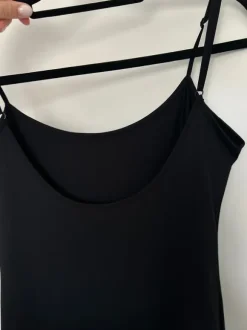 Engeres langes Kleid