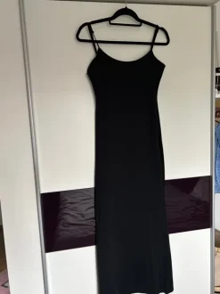 Engeres langes Kleid