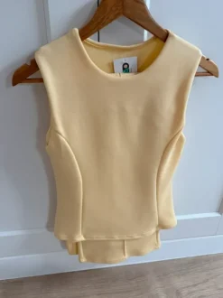 Ensemble jaune pale neuf