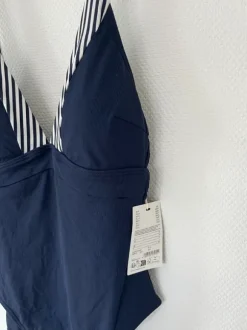 Esprit Badeanzug in Größe 40 mit Etikett