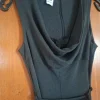 Figurbetonter Jumpsuit mit weitem Bein
