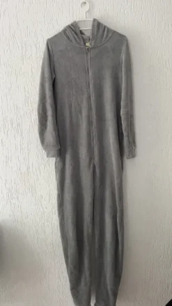 Flauschiger Jumpsuit (Einteiler)