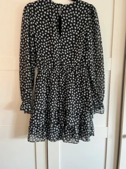 Geblümtes Kleid