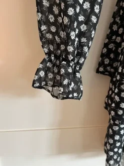 Geblümtes Kleid